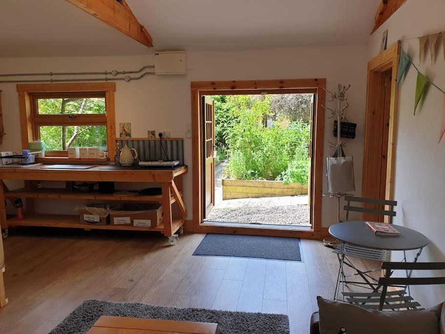 The Potting Shed Near Tenby, 100" Projector, Four Poster Bed, On-Site Hot Tub Access Via Spa Pack, Breakfast Eksteriør bilde