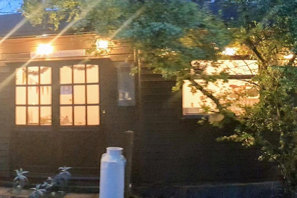 The Potting Shed Near Tenby, 100" Projector, Four Poster Bed, On-Site Hot Tub Access Via Spa Pack, Breakfast Eksteriør bilde