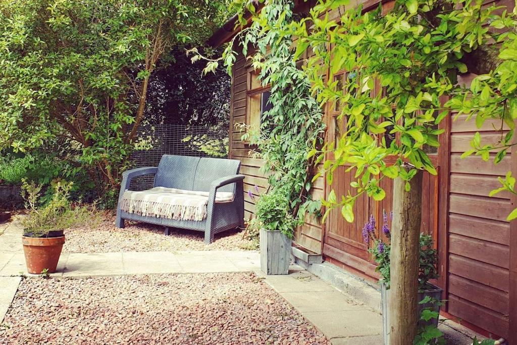 The Potting Shed Near Tenby, 100" Projector, Four Poster Bed, On-Site Hot Tub Access Via Spa Pack, Breakfast Eksteriør bilde