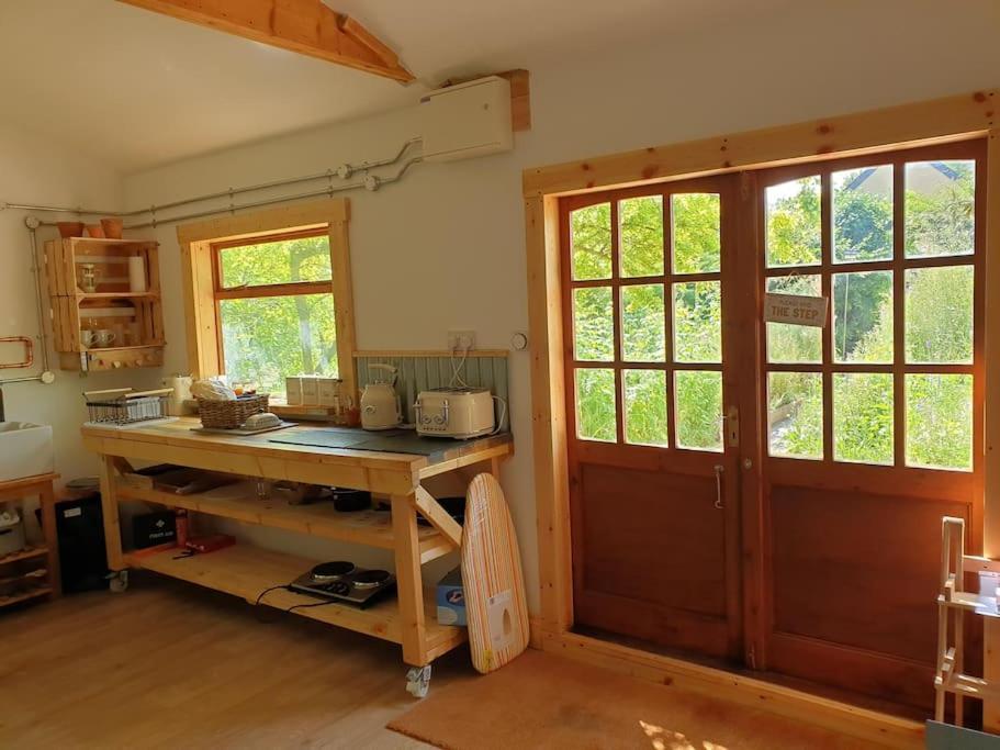The Potting Shed Near Tenby, 100" Projector, Four Poster Bed, On-Site Hot Tub Access Via Spa Pack, Breakfast Eksteriør bilde