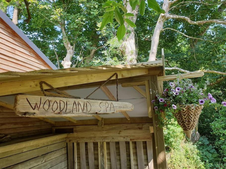 The Potting Shed Near Tenby, 100" Projector, Four Poster Bed, On-Site Hot Tub Access Via Spa Pack, Breakfast Eksteriør bilde