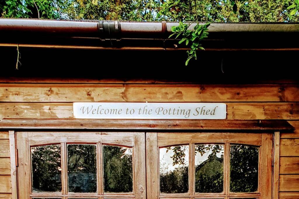 The Potting Shed Near Tenby, 100" Projector, Four Poster Bed, On-Site Hot Tub Access Via Spa Pack, Breakfast Eksteriør bilde